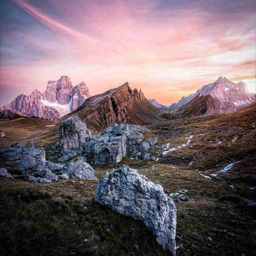 آهنگ جدید Sözden ÖteResmi Sol Yanım Yanıyor